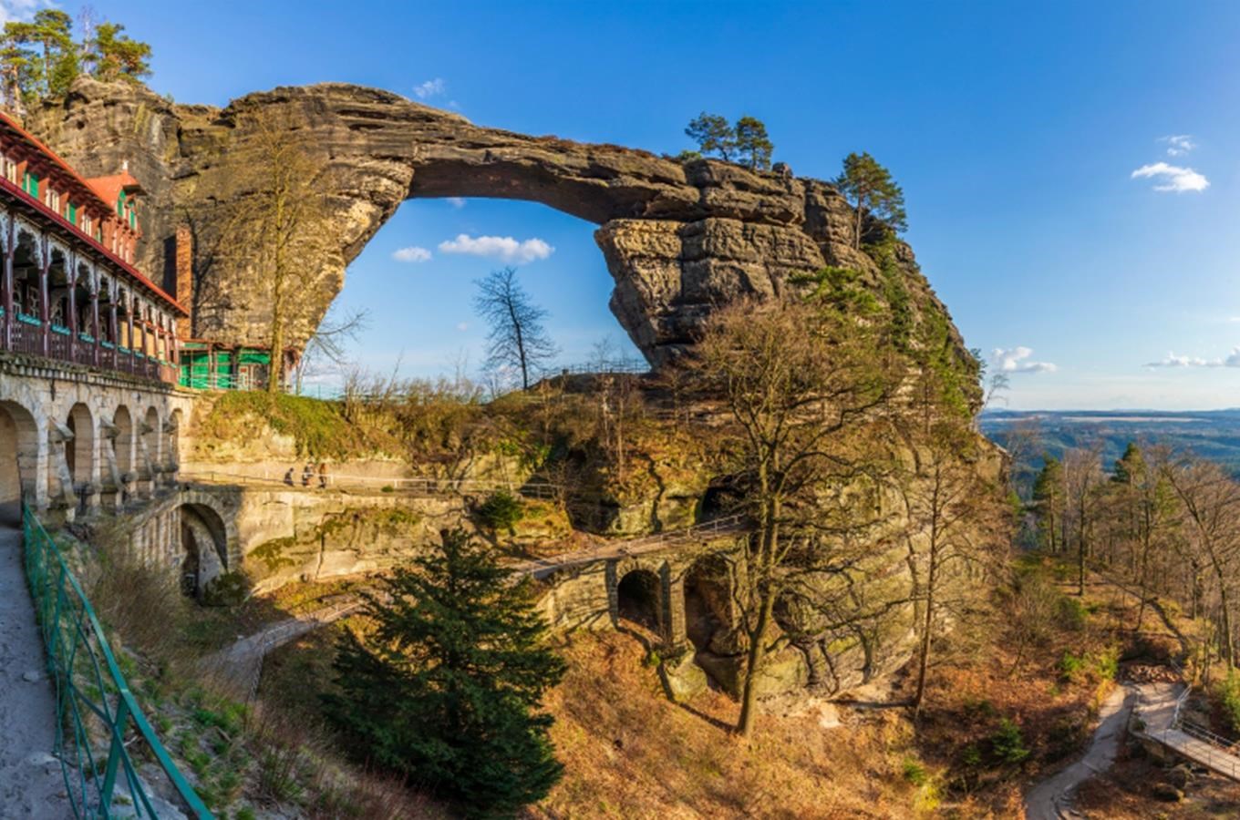 Pravčická brána i Rabštejn jsou v NP České Švýcarsko